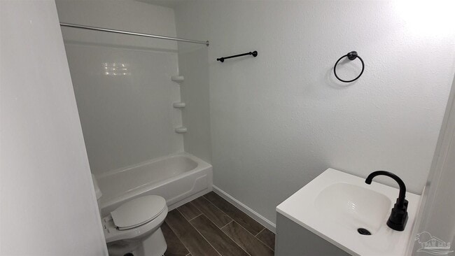 Building Photo - 846 Esconditas Pl