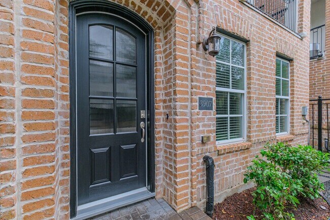 Building Photo - 3907 Austin St