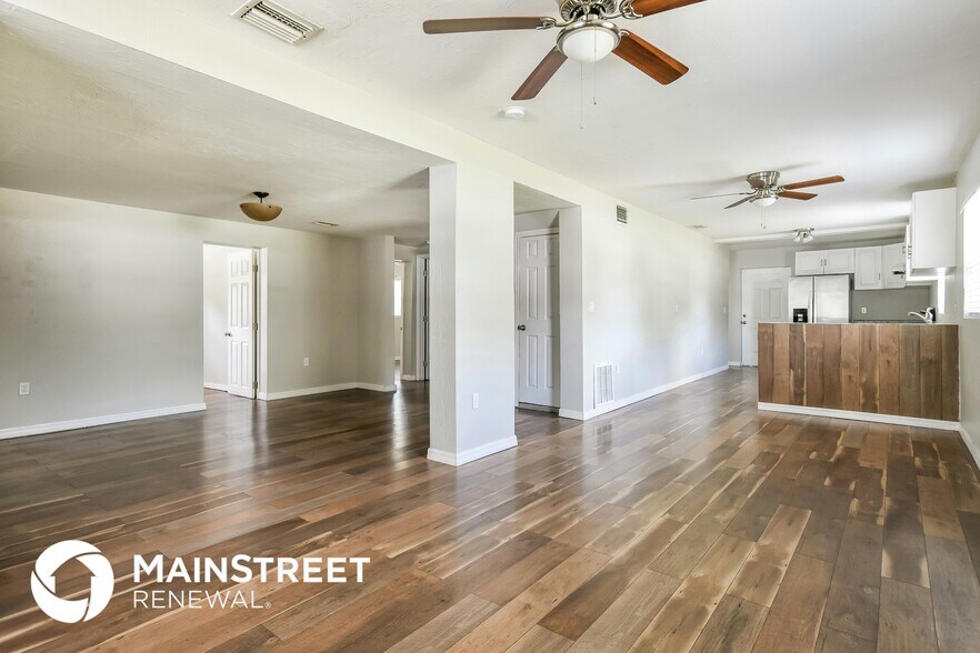 Building Photo - 825 E Jackson Ave