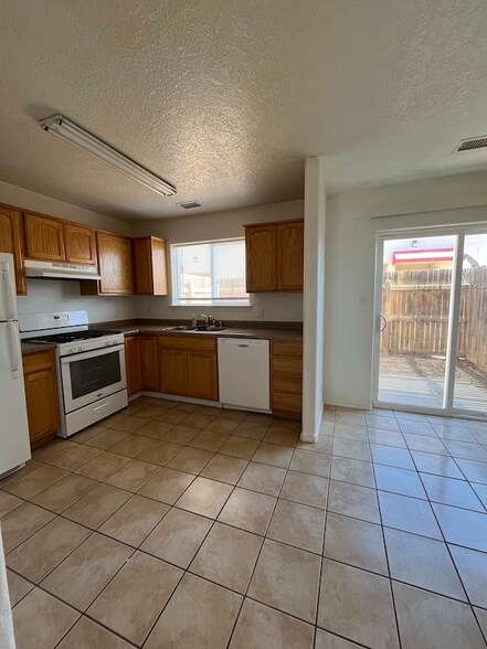 Building Photo - 1009 Walnut Dr