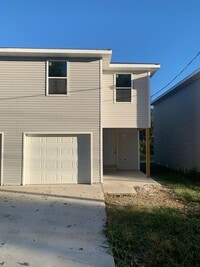 Building Photo - 1641 W Belmont St