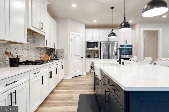 Building Photo - 7679 Cross Creek Dr