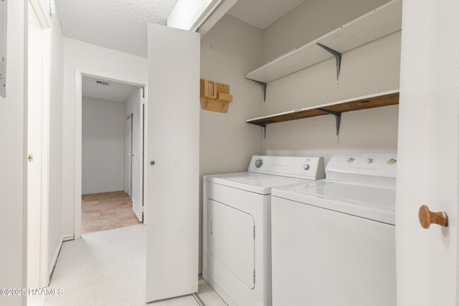 Building Photo - 504 Knollwood Cir