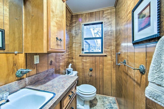 Building Photo - 928 Welch Ln