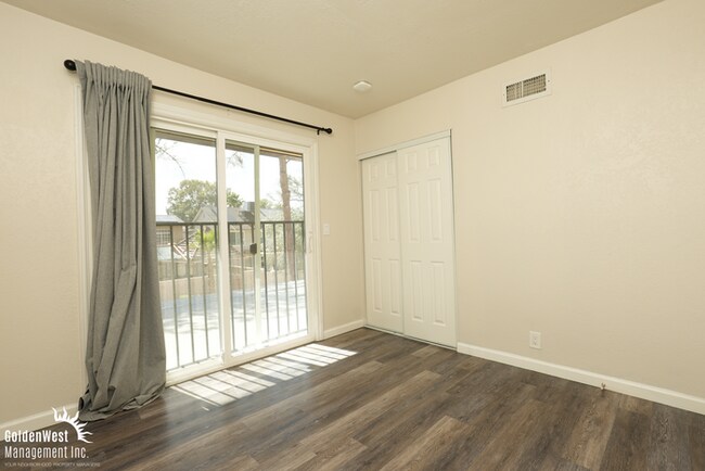 Building Photo - Spacious 4Bdm 2.5Ba Home with Loft in Las Vegas