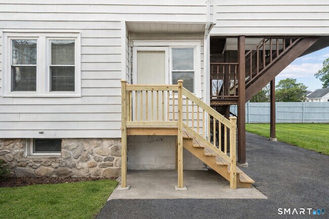 Building Photo - 7 Willowbrook Pl