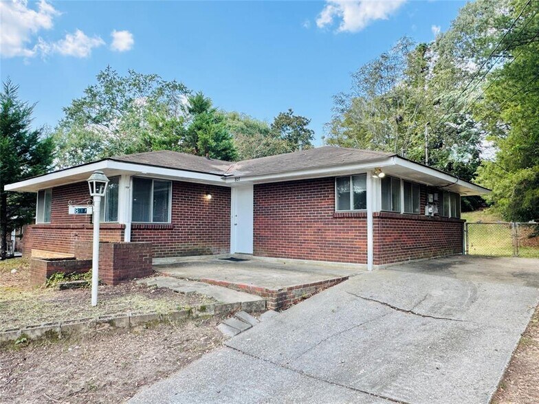 Primary Photo - 807 Gillespie St