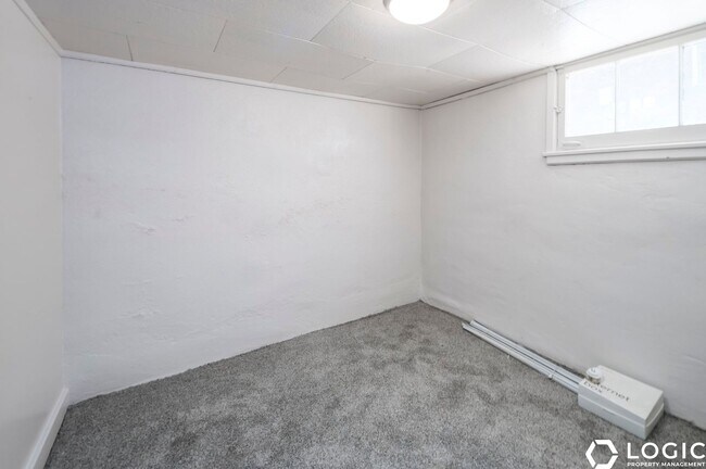Building Photo - 30 E 900 N