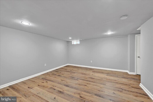Building Photo - 1127 Wicklow Rd