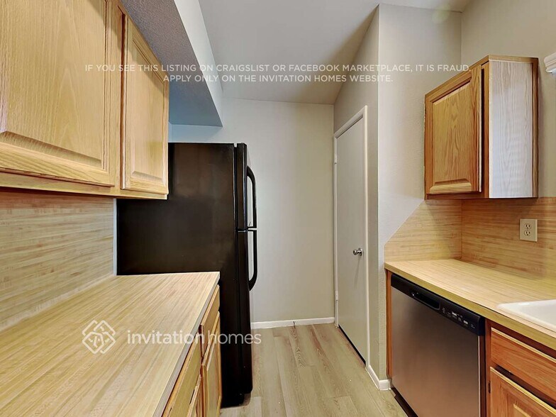 Building Photo - 446 E Wescott Dr