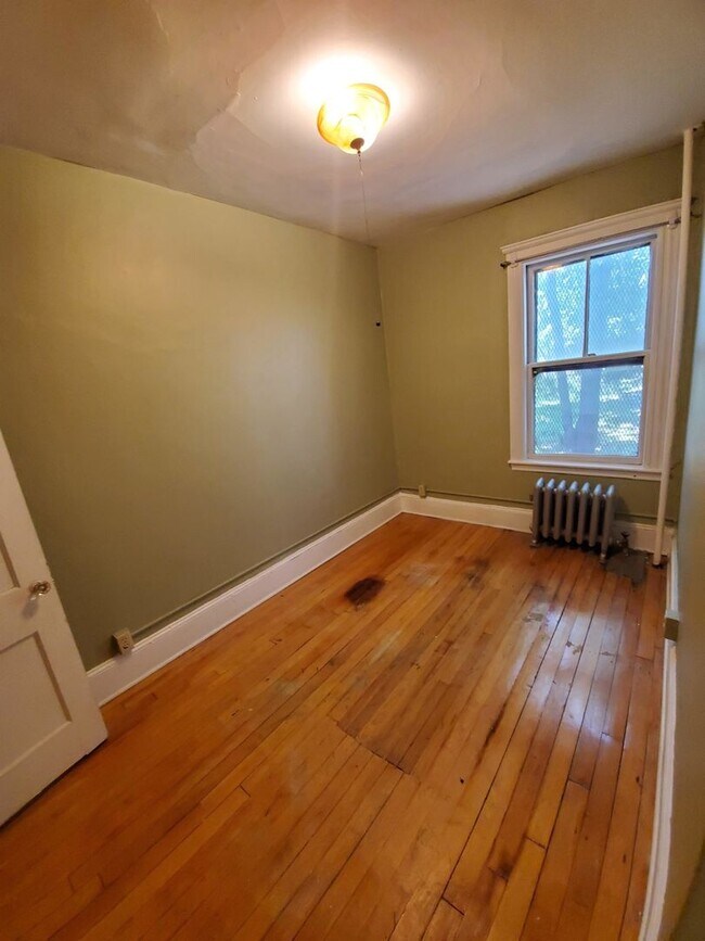 Building Photo - 43 Gordon St