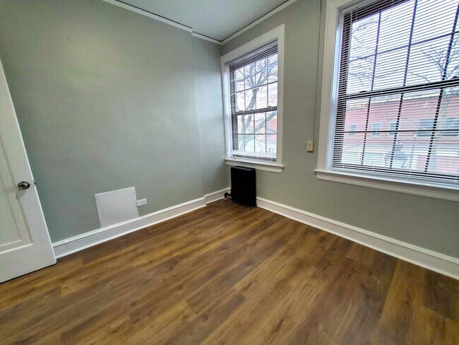 Building Photo - 695 Vernon Ave