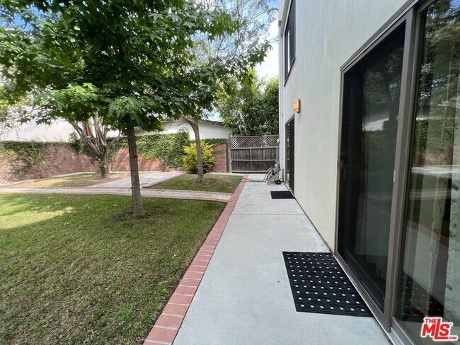 Building Photo - 7917 Westlawn Ave