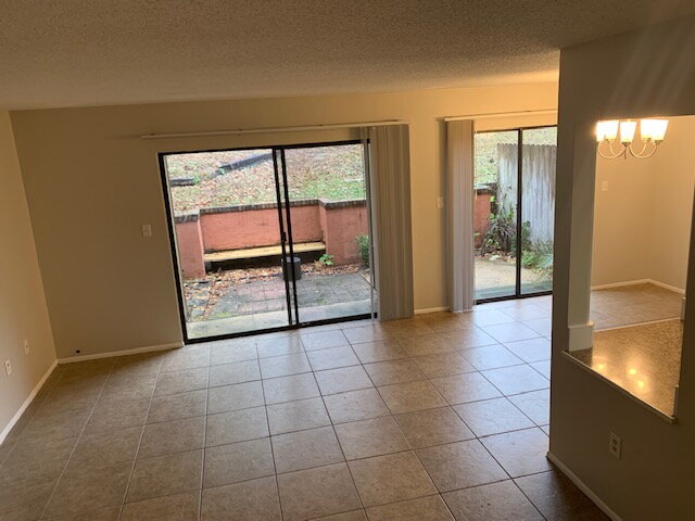 Building Photo - 9 Hidden Cove Cir