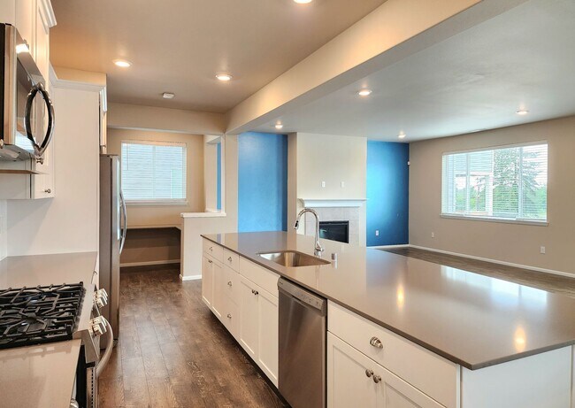 Building Photo - 4 Bedroom Home in Marysville Available Now!