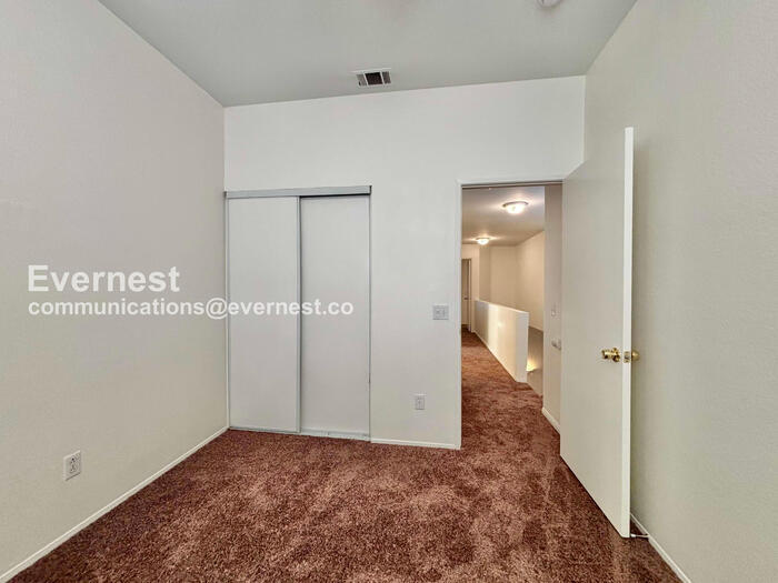 Building Photo - 27620 Parkside Dr