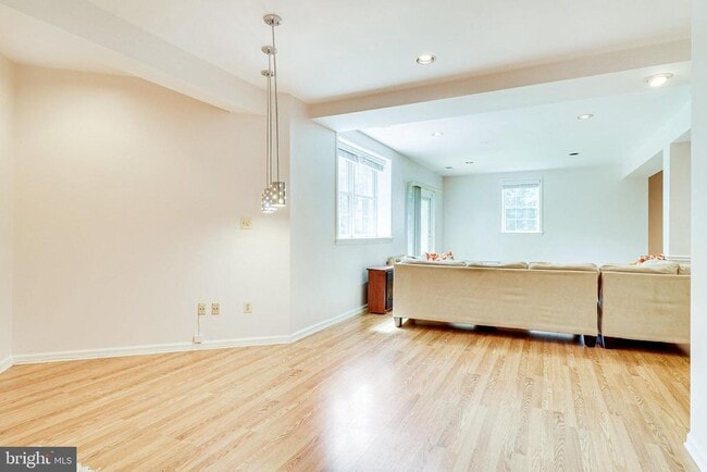 Building Photo - 1719 Strine Dr