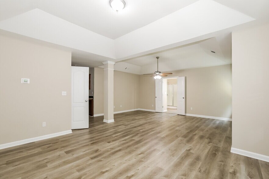 Building Photo - 3996 Yosemite Park Ln