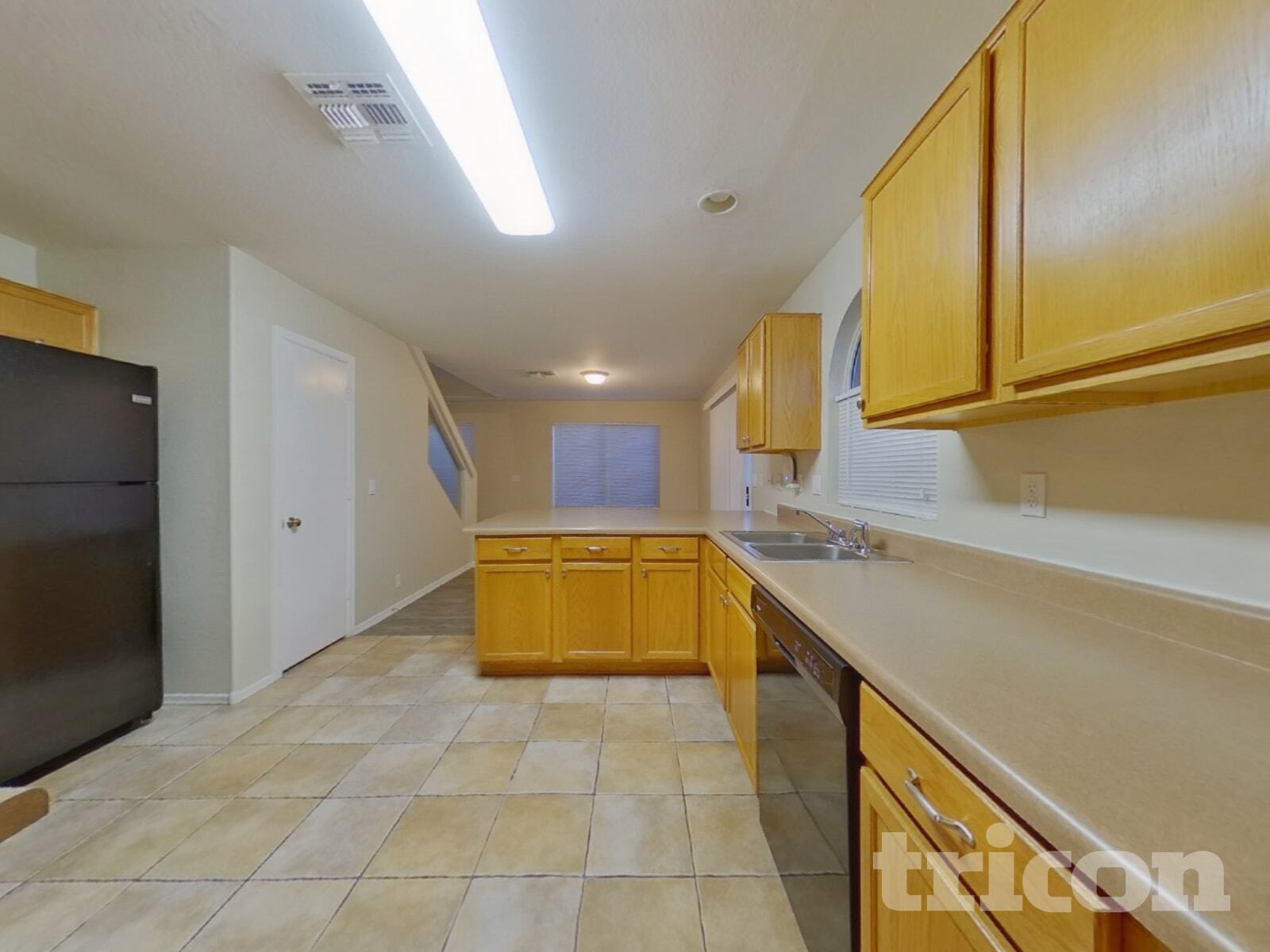 Building Photo - 1388 S Portland Ave