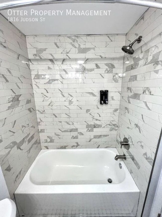 Building Photo - 4BR/2BA Newly Renovated Home with Half-Fin...