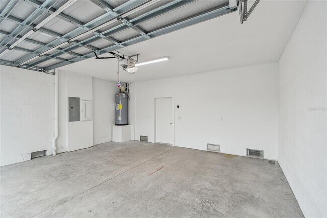 Building Photo - 3826 Pompano Dr SE
