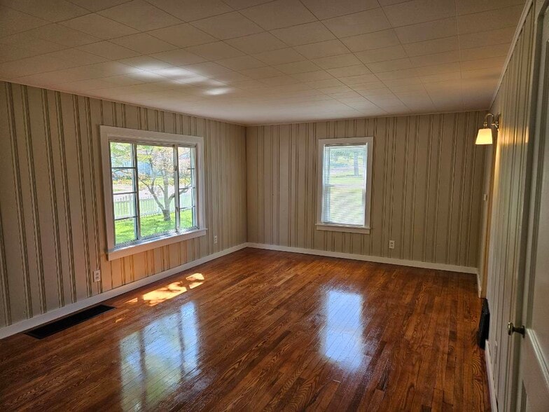 Living Room - 1801 Sandwith Ave SW