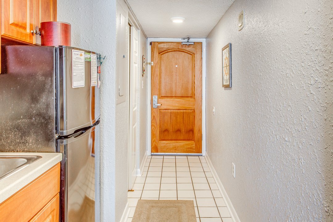 Building Photo - 9550 Shore Dr