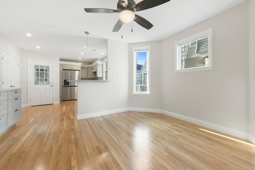 Building Photo - 4 Benson St