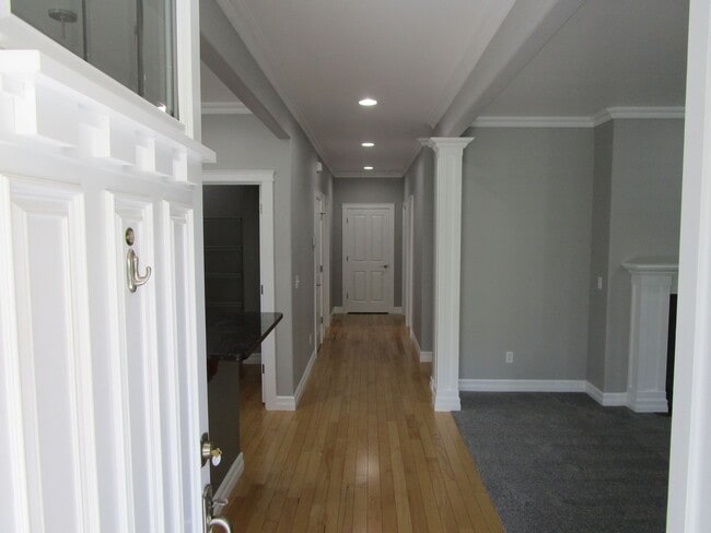 Building Photo - 2504 Fir Crest Blvd