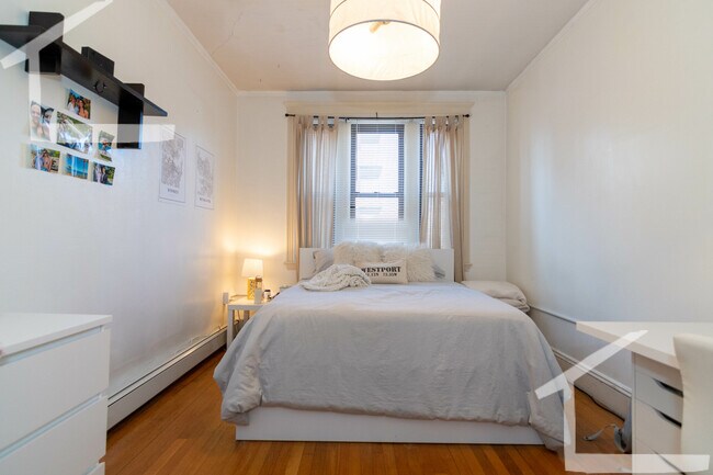 Building Photo - 215 Saint Paul St