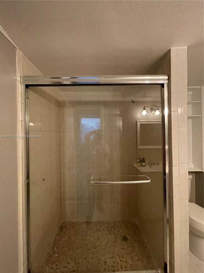 Building Photo - 10000 NW 80th Ct