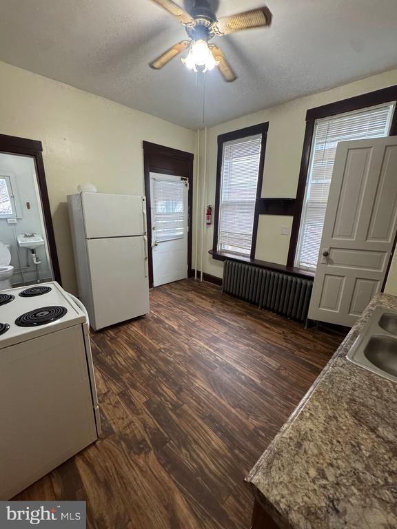 Building Photo - 520 N 10th St