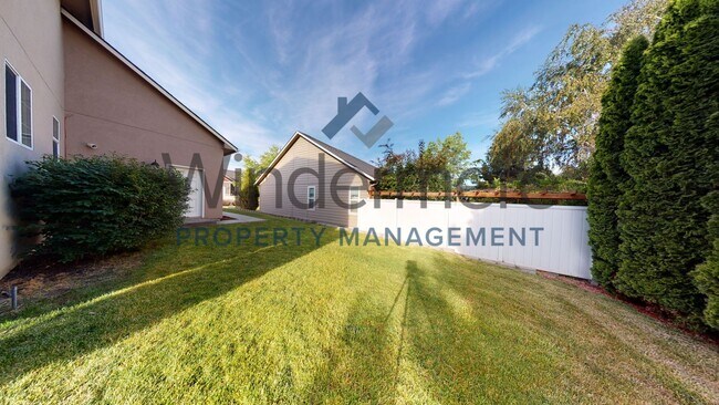 Building Photo - 1827 SE Bliss Ln