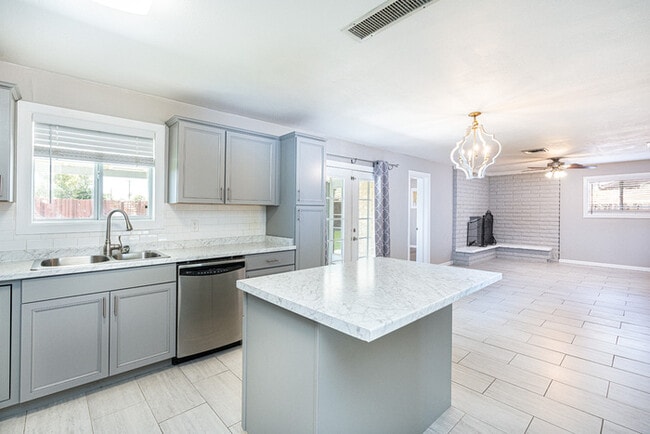 Building Photo - Greeat Single family home in Tempe! Close to ASU!