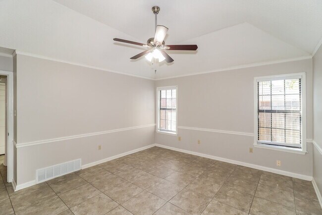 Building Photo - 6610 Shaker Ln