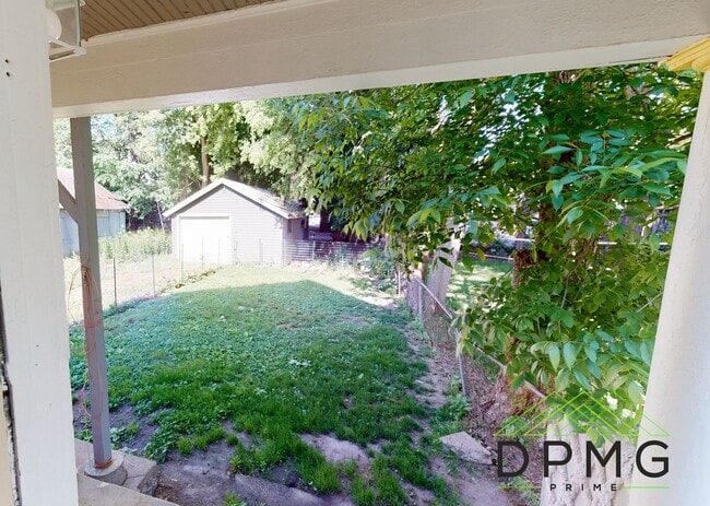 Building Photo - 132 S Clemens Ave