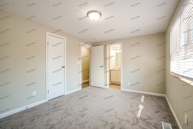 Building Photo - 2576 Willow Park Rd