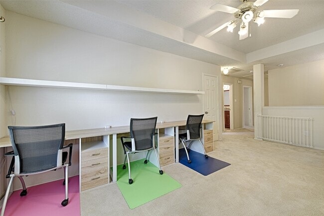 Building Photo - 9701 Thorncliff Dr