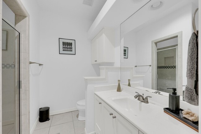 Building Photo - Fully Furnished & Move-In Ready!