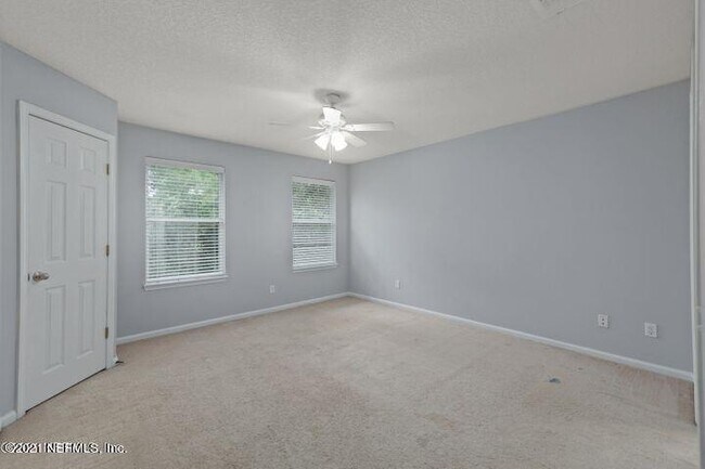 Building Photo - 631 Scrub Jay Dr