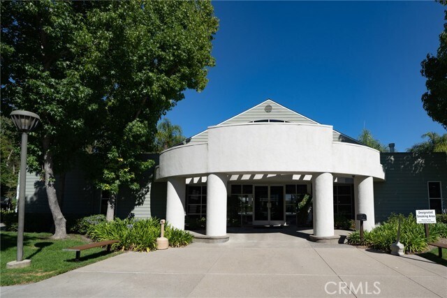 Building Photo - 5 Elmbrook