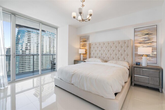 Building Photo - 475 Brickell Ave