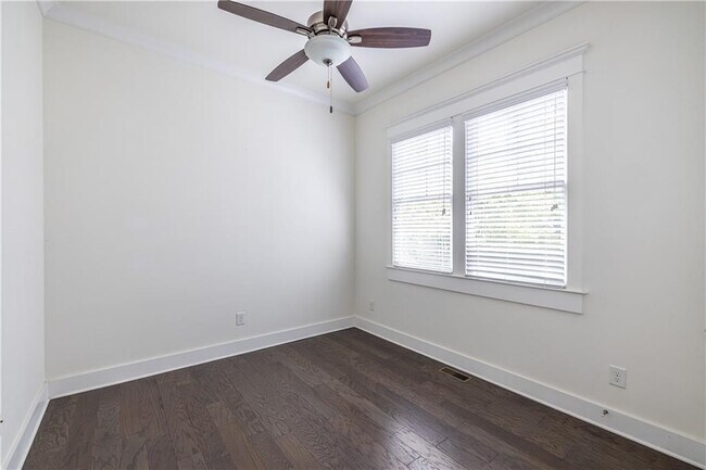 Building Photo - 1002 Braeburn Ln