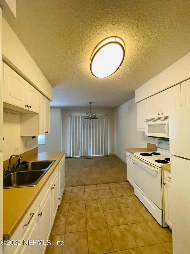 Building Photo - 1800 Park Ave