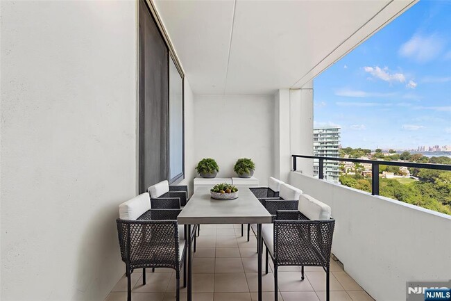 Building Photo - 250 Gorge Rd