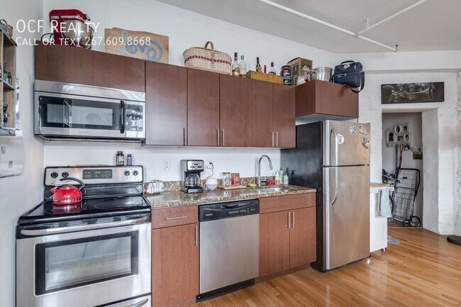 Primary Photo - 4 Leverington Ave