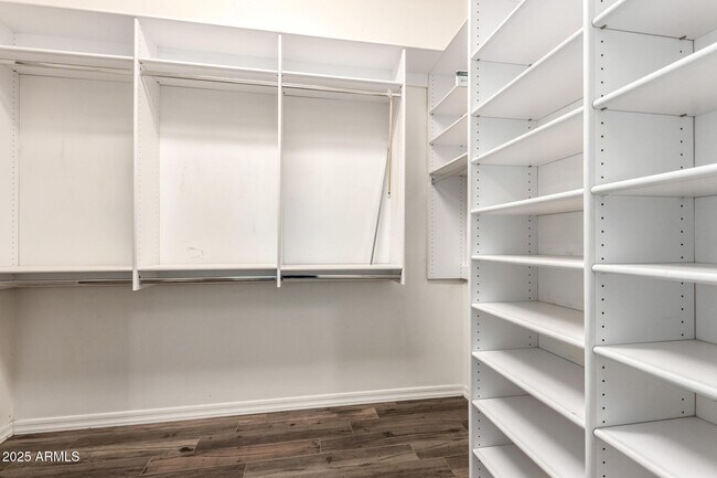 Building Photo - 6401 W Orchid Ln