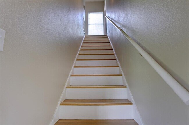 Building Photo - 1105 Cuernavaca Dr N