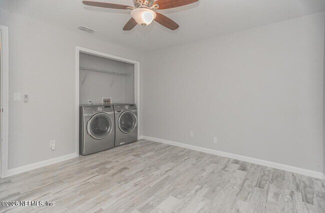 Building Photo - 1738 El Prado Rd