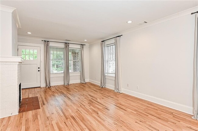 Building Photo - 2134 Delano Dr NE